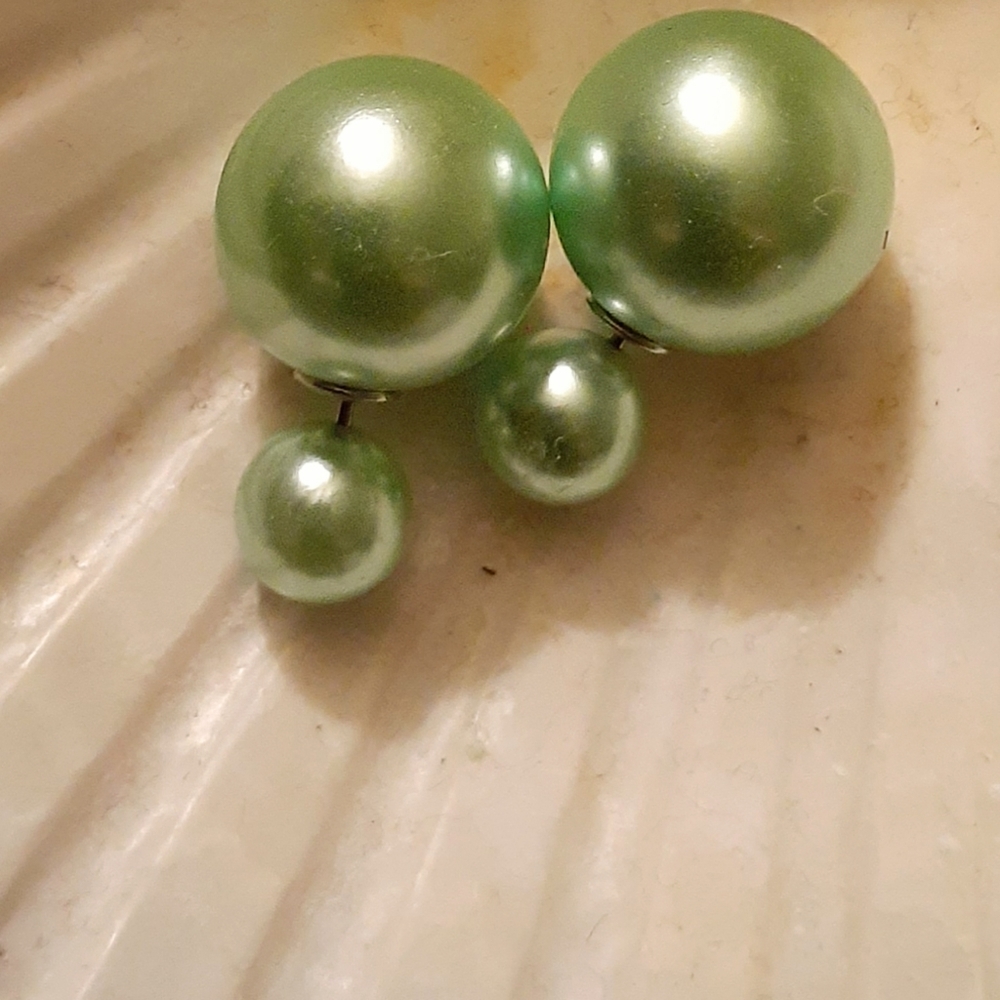 💚Mint Green Double-Side Ball Earrings💚